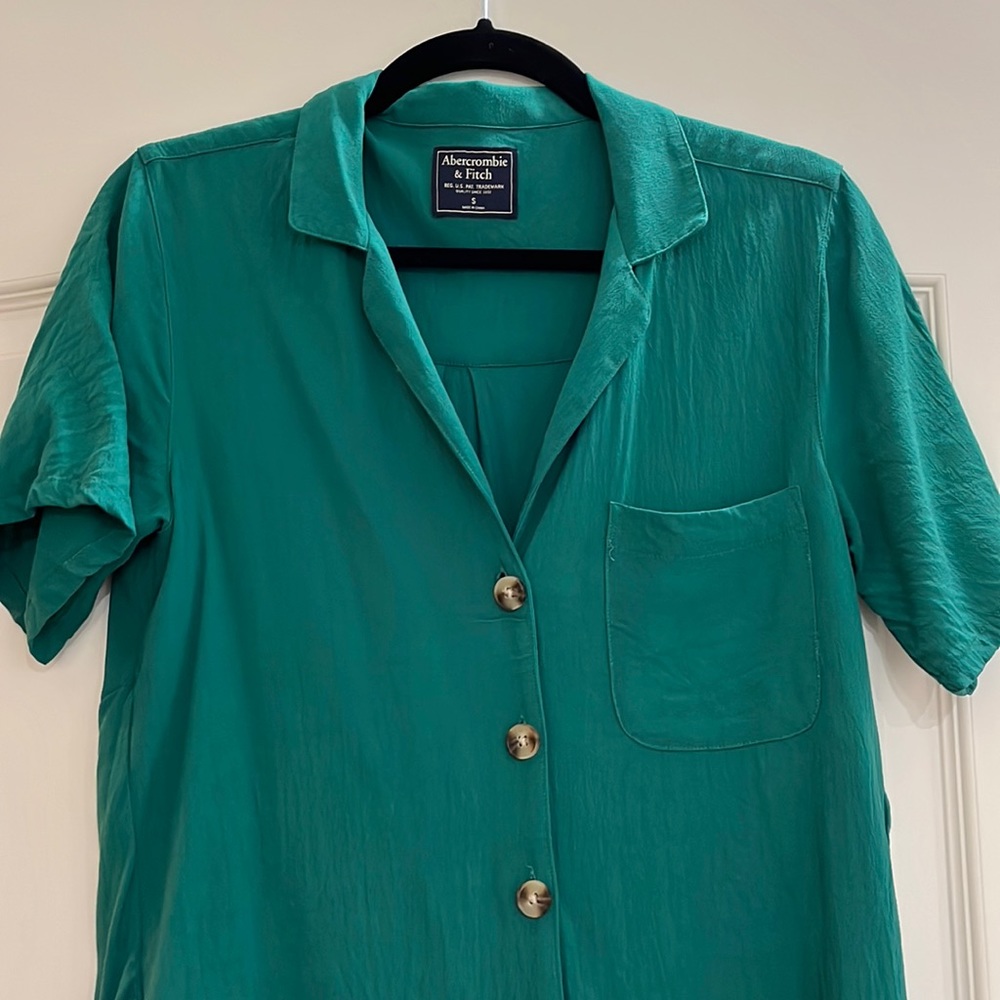 Very cute Abercrombie size small top for summer